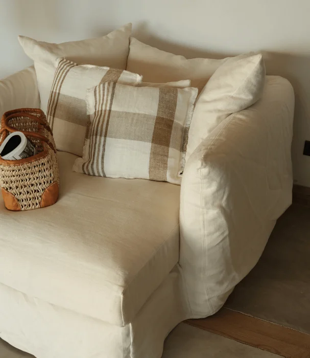 SOFA FIGEAC 130 NEWLIN BLANC en Blanco - Sillones y sofás, Uruguay | Masinfinito Casa, vista 2