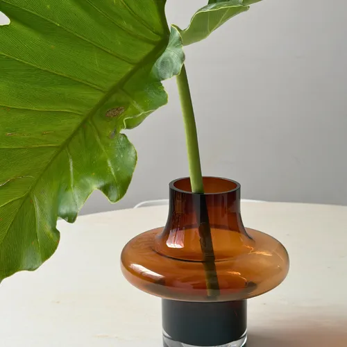 Florero Twist en Marrón - Jarrones, Uruguay | Dos Orillas Casa