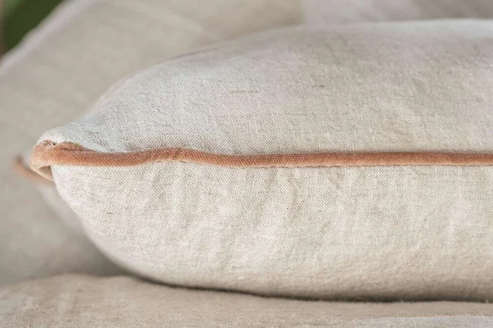 ALMOHADON AZUR - LINO CRUDO CON VIVO LADRILLO - 60 X 40 CMS en Beige - Textiles, Uruguay | La Iberica, vista 5
