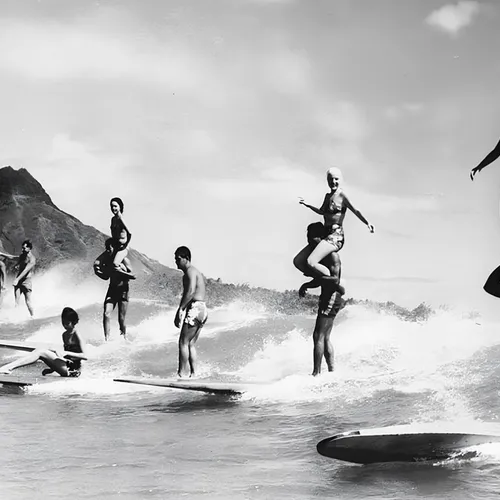 Surf Girls - Láminas, Uruguay | Mara Estudio