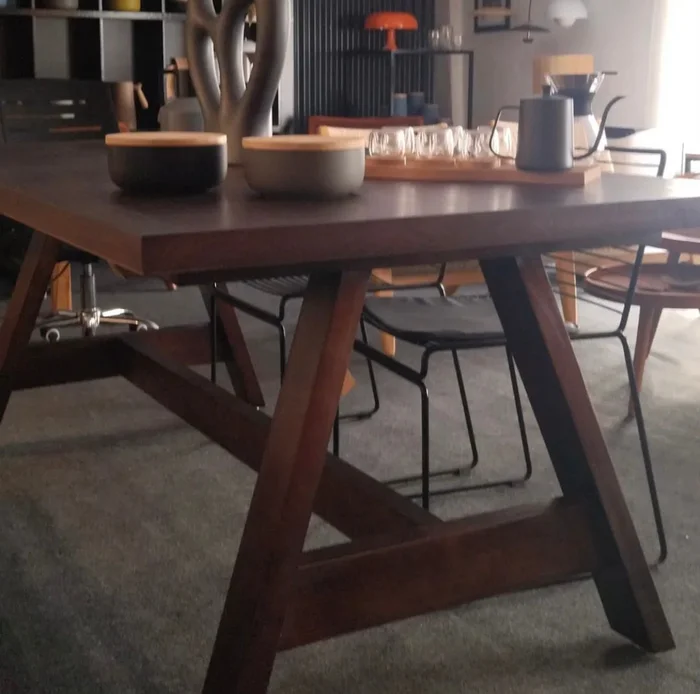 Mesa comedor de madera de pino MILAN en Madera natural - Mesas de living, Uruguay | Simple Deco, vista 4