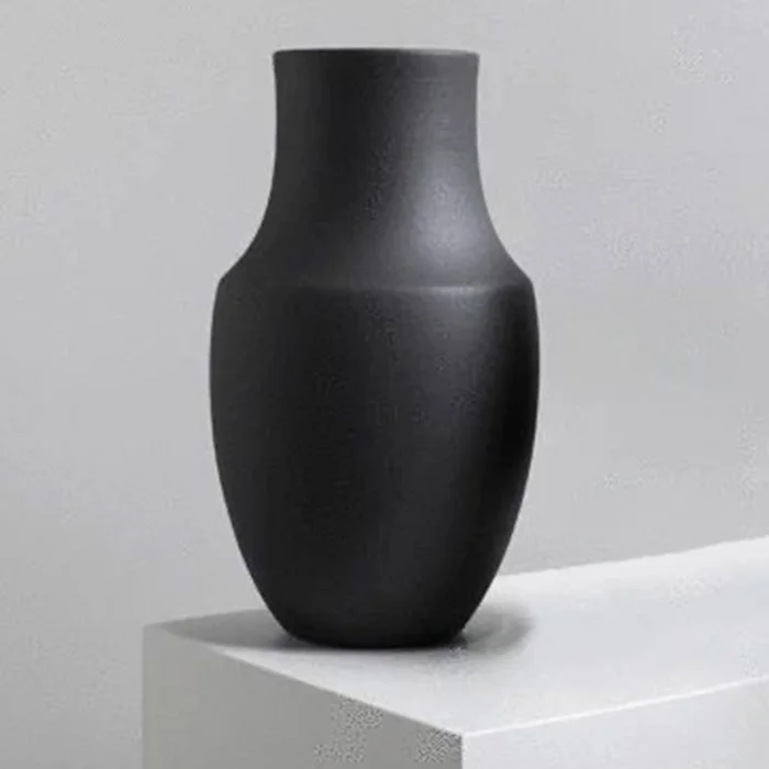 Jarrón de Flores cerámica Hampton arena / negro en Negro - Macetas, Uruguay | Alta Gracia Deco, vista 2