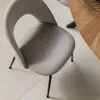 Silla Mahalia gris claro y patas de acero acabado pintado negro en Gris - Sillas, Uruguay | Kavehome, vista 4 de 9