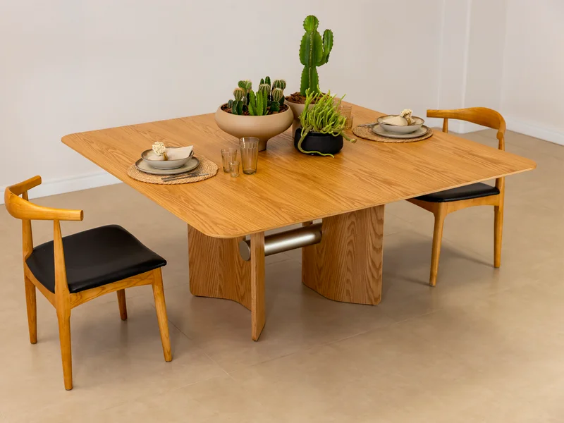 Mesa Scala Cuadrada en Madera natural - Mesas de comedor, Uruguay | Arquetipo, vista 3