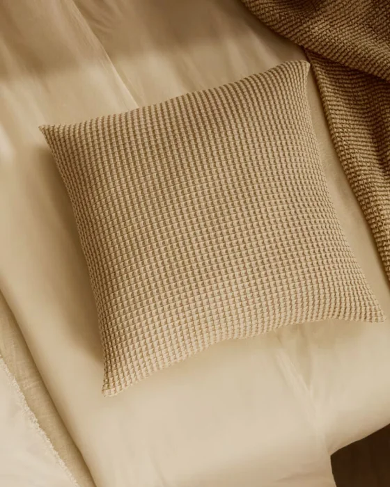 Set Senara de 2 almohadones de algodón beige 45 x 45 cm en Beige - Textiles, Uruguay | Kavehome, vista 2