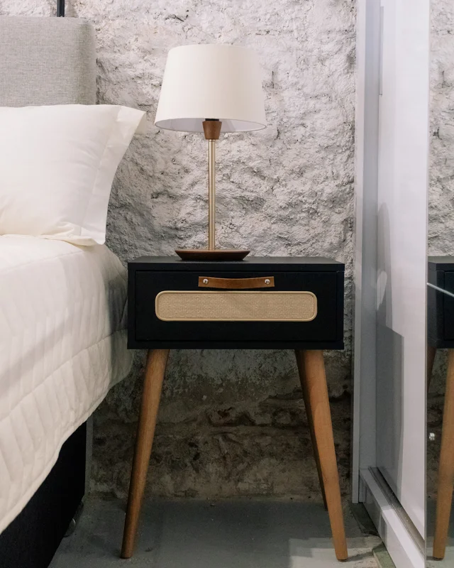 Mesa de Luz Praga - Negra con Esterilla en Negro - Mesas de luz, Uruguay | Berna home, vista 3