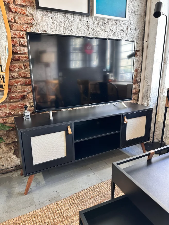 Rack Praga 140 cm - Negro con Esterilla en Gris - Muebles para TV, Uruguay | Berna home, vista 2