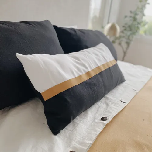 Almohadón black horizontal en blanco, beige, gris, negro, mostaza, camel, rayados - Textiles, Uruguay | Dreams On Time