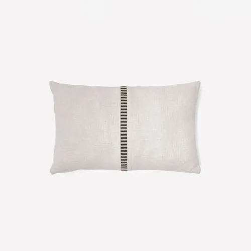 Almohadón Ardit de lino y algodón beige con raya bordada a contraste - verde 30 x 50 cm en Beige - Textiles, Uruguay | Kavehome