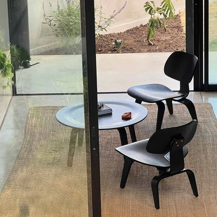 Butaca Eames - Negra en Negro - Butacas, banquetas y puffs, Uruguay | Walnut, vista 3