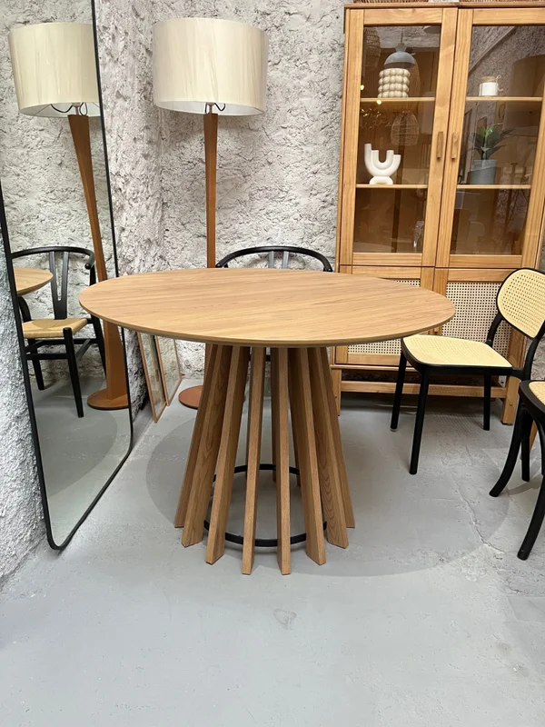 Mesa de Comedor Pipa Redonda 110 cm - Olmo en Madera natural - Mesas de comedor, Uruguay | Berna Home, vista 7