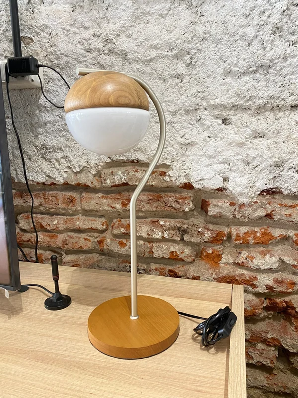 Lampara de Mesa Sintonia Champagne en Madera natural - Lámparas de mesa, Uruguay | Berna home, vista 3