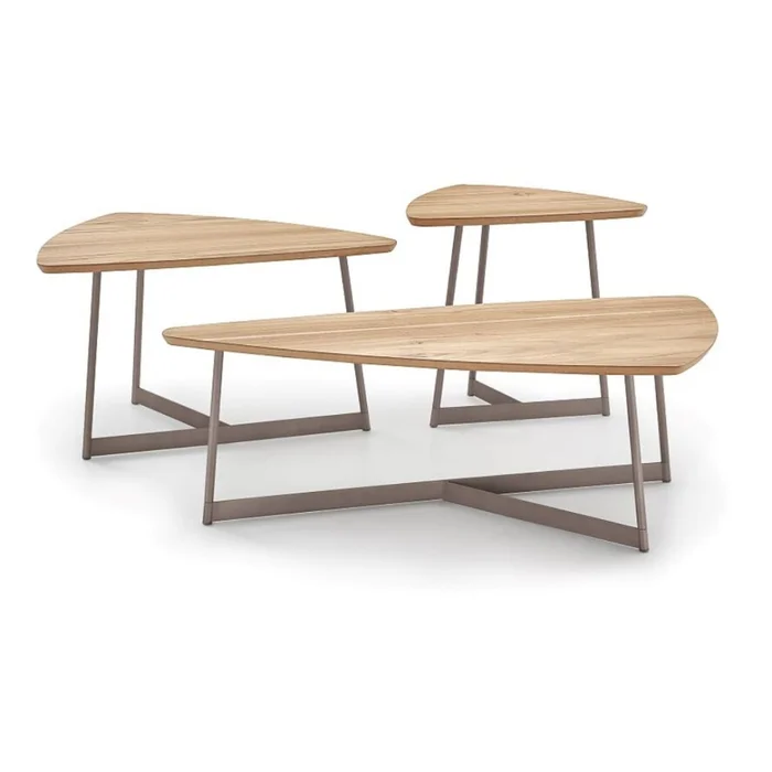 MESA CENTRO TRIANGULAR - BASE GRAFITO - MADERA ROBLE CLARO en Madera natural - Mesas de living, Uruguay | Champagne Home, vista 2