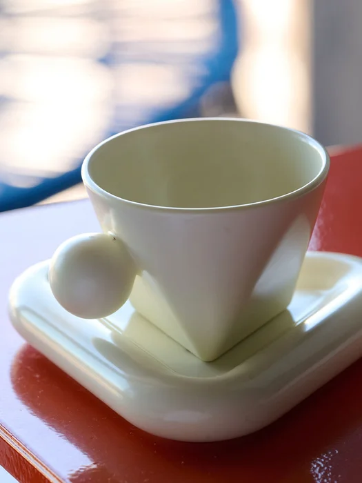 Set Taza + Plato Geométrico en Beige - Decoración, Uruguay | Cabana, vista 3