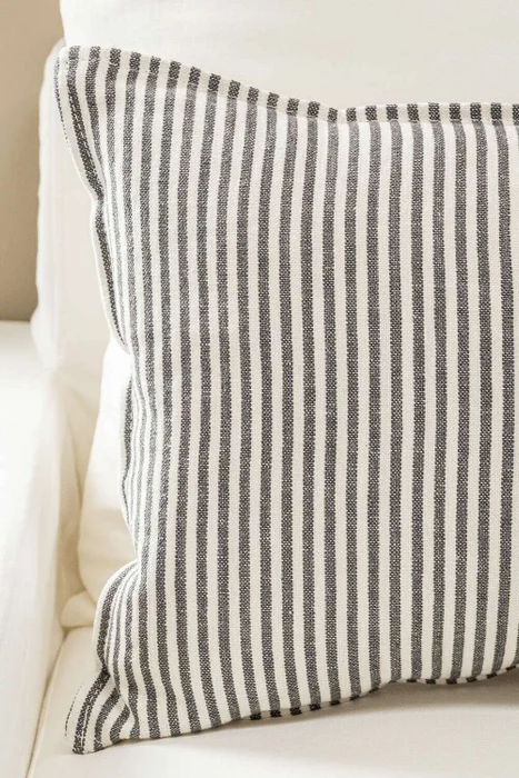 ALMOHADON LINO ALTO GRAMAJE RAYADO GRIS OSCURO - 70 X 43 CMS en Gris - Textiles, Uruguay | La Iberica, vista 5