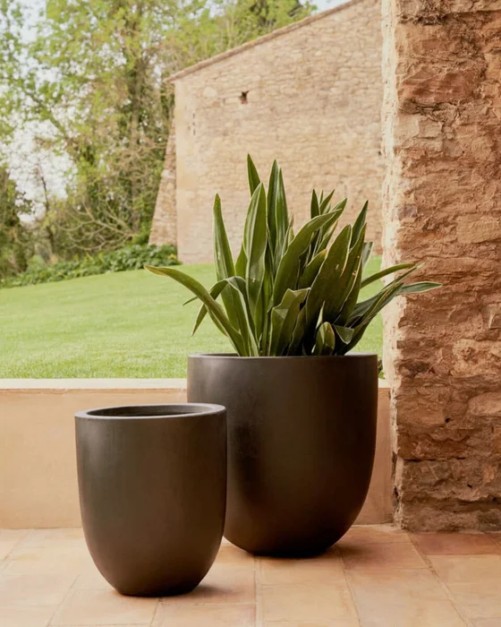 Macetero Aiguablava de cemento - negro Ø 56 cm en Negro - Muebles para el exterior, Uruguay | Kavehome, vista 2