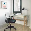 Escritorio Dyana melamina acabado blanco y patas de madera maciza de roble 120 x 60 cm en Multicolor - Escritorios y sillas de escritorio, Uruguay | Kavehome, vista 2 de 6