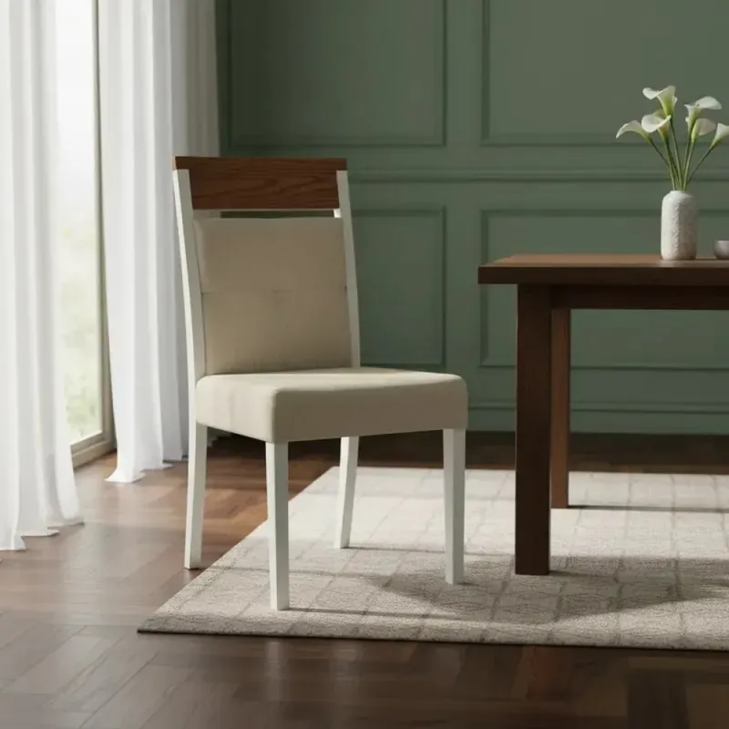 Silla tapizada en tela beige, patas en color blanco - PRODUCTO CON PEQUEÑOS DETALLES. en Madera natural - Sillas, Uruguay | Champagne Home