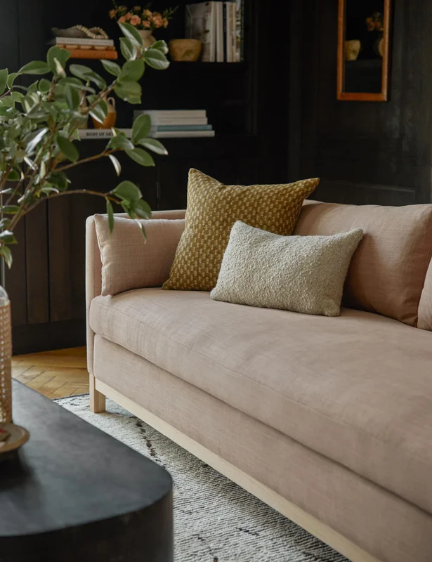 Sofá tapizado Rose en Beige - Sillones y sofás, Uruguay | Pieza Clave, vista 5