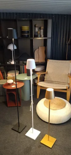 Lámpara KLEA de pie en Blanco - Lámparas de pie, Uruguay | Simple Deco