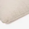 Almohadón Martina de borreguito crudo 60 x 70 cm en Blanco - Textiles, Uruguay | Kavehome, vista 3 de 5