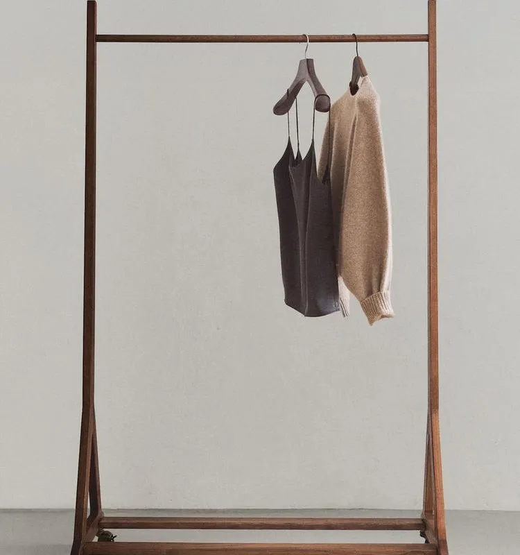 BURRO ROPA MADERA FRESNO en Madera natural - Cómodas, Uruguay | Zara Home