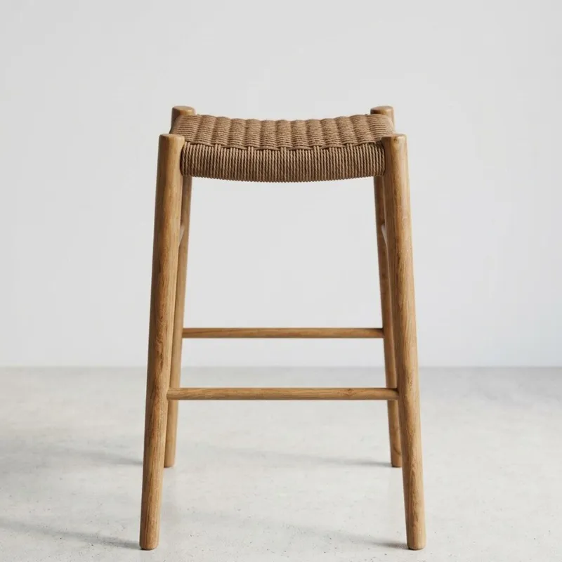 Banqueta de barra sin respaldo en teca y fibra en Madera natural - Butacas, banquetas y puffs, Uruguay | Entrecasa