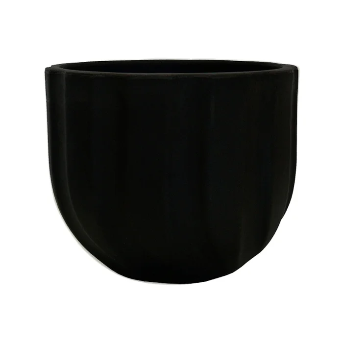 MACETA SPELLO ONDULATO NEGRA 15X15CM en Negro - Macetas, Uruguay | Decohogar