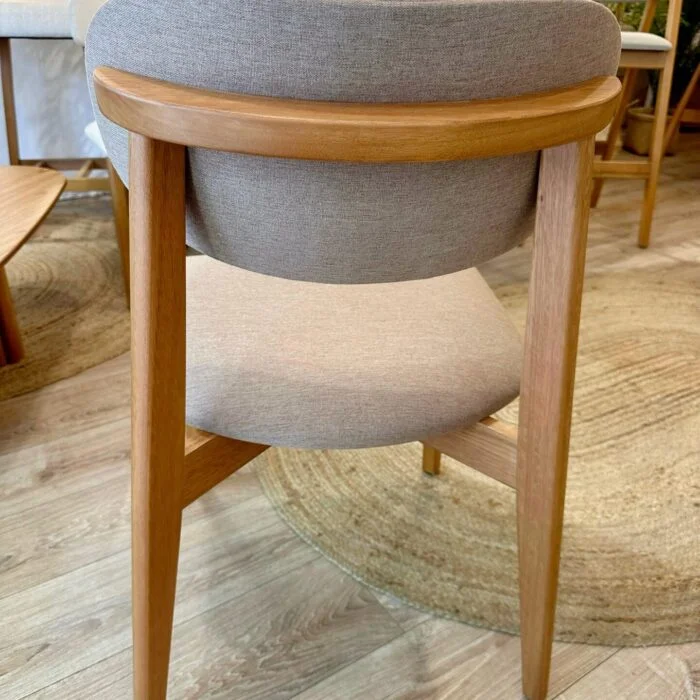 SILLA AXIS Tono madera miel,. tela gris en Marrón - Muebles, Uruguay | Indrana, vista 2