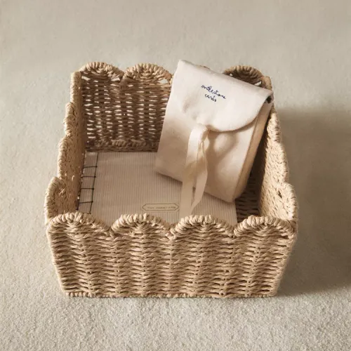 CESTA ONDAS PEQUEÑA en Beige - Canastos, Uruguay | Zara Home