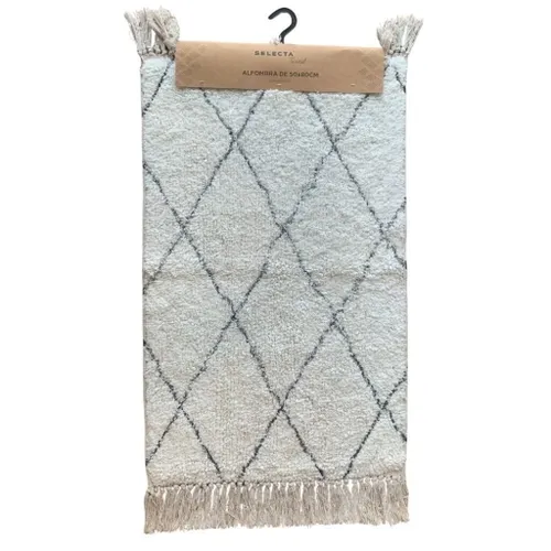 ALFOMBRA 50x80CM ROMBOS BLANCO Y NEGRO en Blanco - Textiles, Uruguay | Decohogar