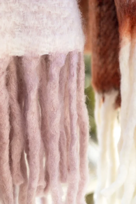 THROW BLEND LANA Y MOHAIR ROSA en Rosa - Textiles, Uruguay | Sentido Jose Ignacio, vista 3