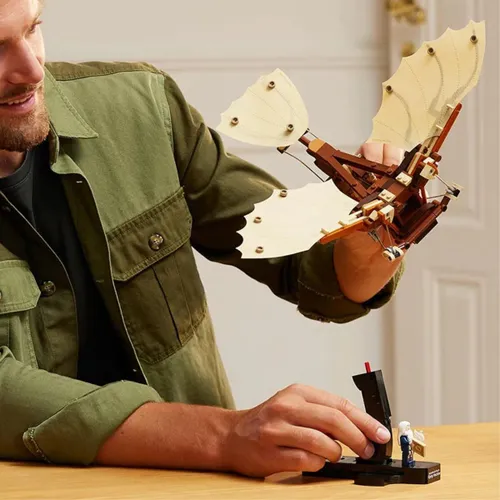 JUEGO DE MESA LEGO® ICONS MAQUINA VOLADORA DE LEONARDO DA VINCI Negro - Decoración, Uruguay | Viasono