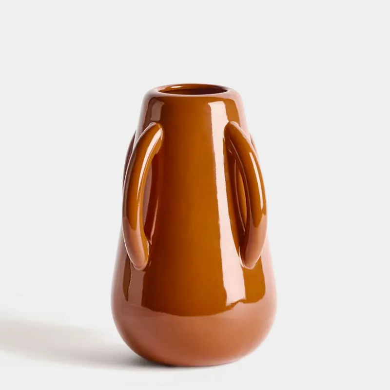 Jarrón Odra de cerámica marrón acabado brillante 25,5 cm en Marrón - Jarrones, Uruguay | Kavehome