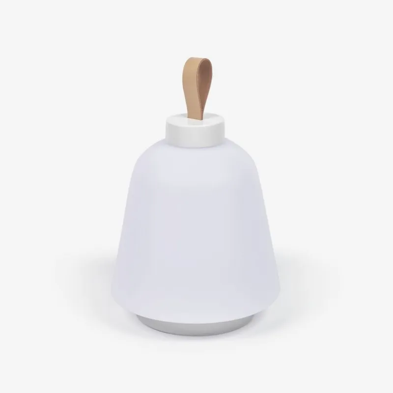 Lámpara de mesa Udiya de polietileno y metal acabado blanco en Blanco - Muebles para el exterior, Uruguay | Kavehome