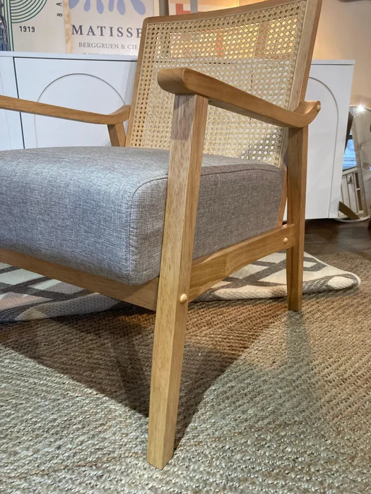 Butaca Poltrona Victoria – Madera de Gomero - Beige en Madera natural - Butacas, banquetas y puffs, Uruguay | Berna home, vista 3
