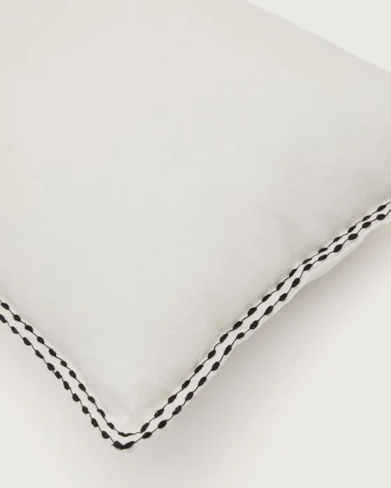Almohadón Sinet de lino blanco con bordado negro - 30 x 50 cm en Blanco - Textiles, Uruguay | Kavehome, vista 4