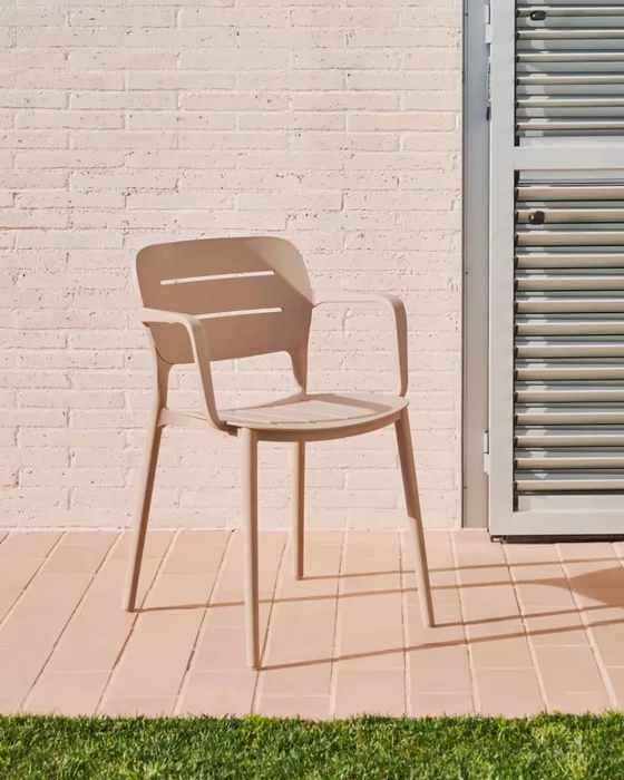 Silla de exterior apilable Morella - beige en Beige - Sillas, Uruguay | Kavehome, vista 2