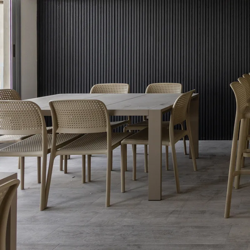 Mesa de exterior Korfu en Beige - Mesas de living, Uruguay | Walnut