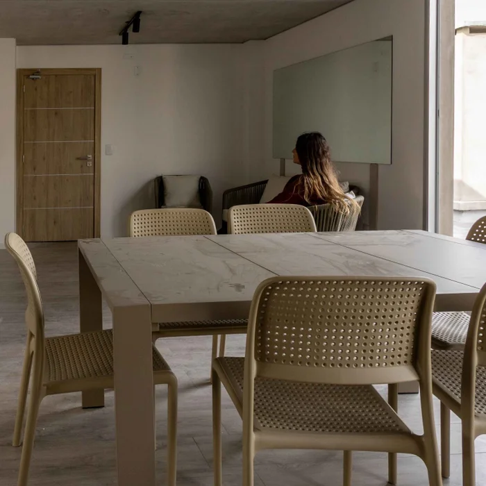 Silla Elba en Beige - Sillas, Uruguay | Walnut, vista 3