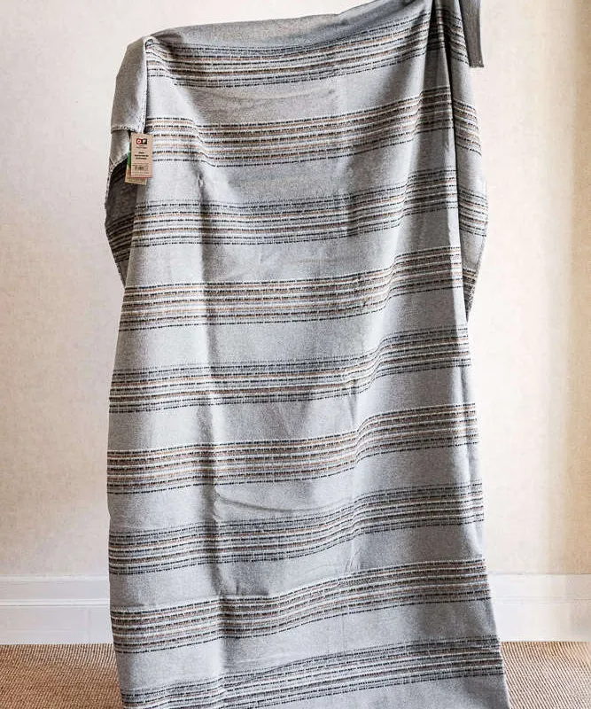 MANTA AUSTRIACA MINIMAL LINES GRIS - 2.00 X 1.40 MTS en Gris - Textiles, Uruguay | La Iberica