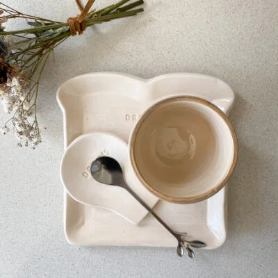 Kit desayuno con vaso de cerámica, apoya cucharas, plato y cucharita en Beige - Decoración, Uruguay | Dreams On Time, vista 10