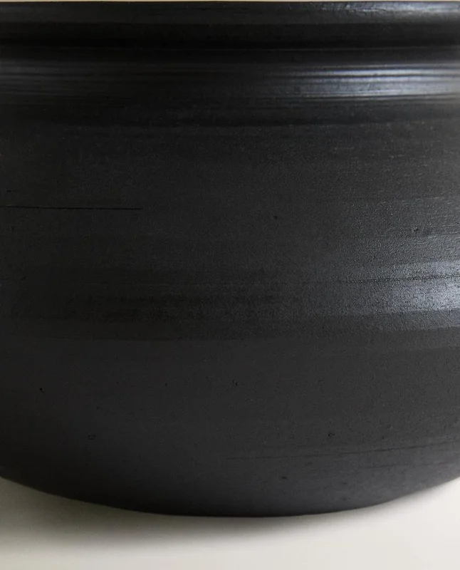 JARRÓN DECORATIVO OVALADO en Negro - Jarrones, Uruguay | Zara Home, vista 5