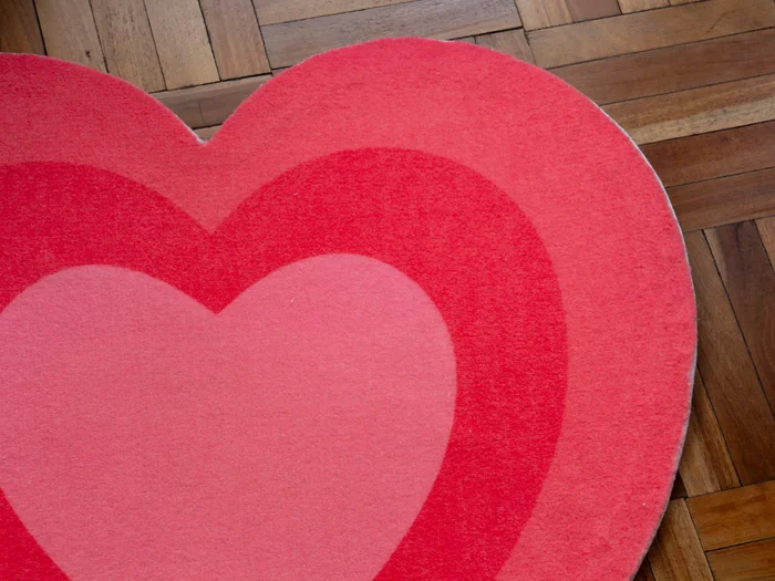 alfombra corazon en Rojo - Alfombras, Uruguay | Proyecto Forma, vista 2