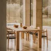 Mesa Deyanira de chapa de roble y patas de madera maciza de roble 220 x 110 cm en Madera natural - Mesas de comedor, Uruguay | Kavehome, vista 2 de 8