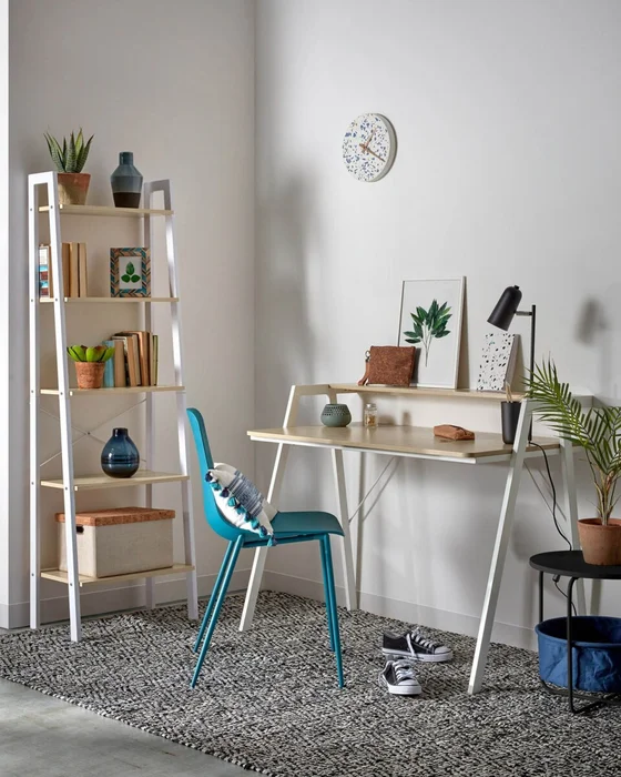 Escritorio Aarhus melamina acabado natural patas de acero acabado blanco 115 x 60 cm en Blanco - Escritorios y sillas de escritorio, Uruguay | Kavehome, vista 2
