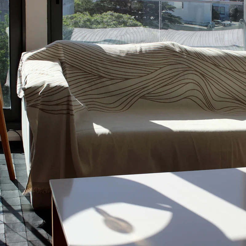 Manta para sillón y cama con diseños marrón - 180 x 280 cm en Beige - Textiles, Uruguay | Buho Store, vista 4