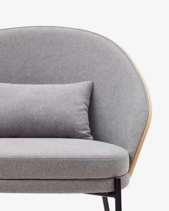 Butaca Eamy - gris claro chapado en fresno con acabado natural y metal con acabado negro en Gris - Butacas, banquetas y puffs, Uruguay | Kavehome, vista 4