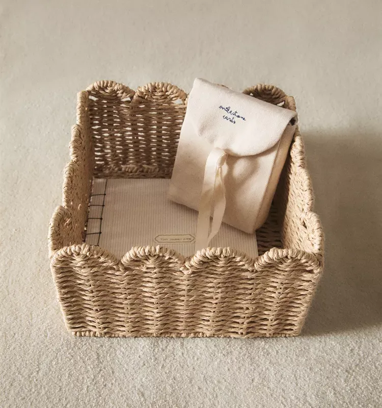 CESTA ONDAS PEQUEÑA en Beige - Canastos, Uruguay | Zara Home