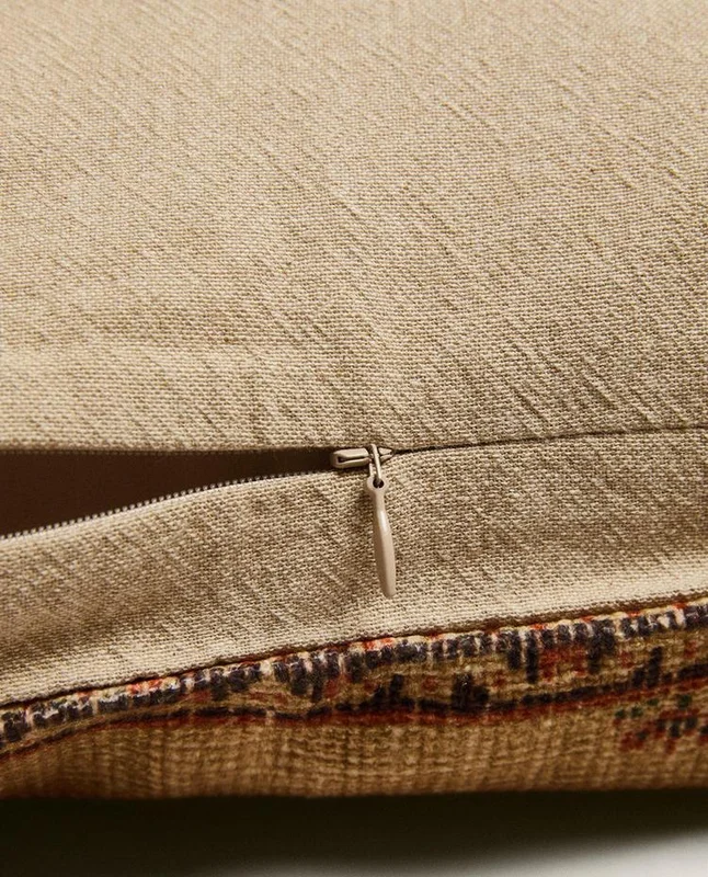 FUNDA COJÍN DETALLE FLORAL en Marrón - Textiles, Uruguay | Zara Home, vista 5